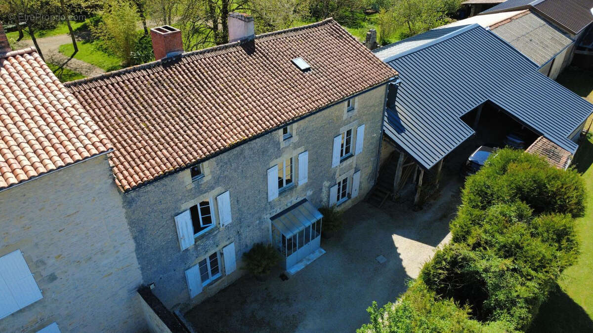 Autre à VOUZAILLES