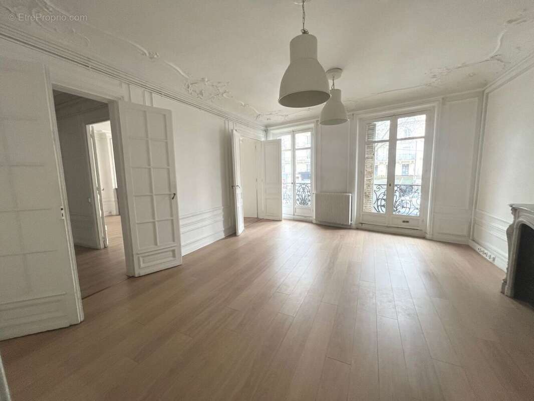 Commerce à PARIS-6E