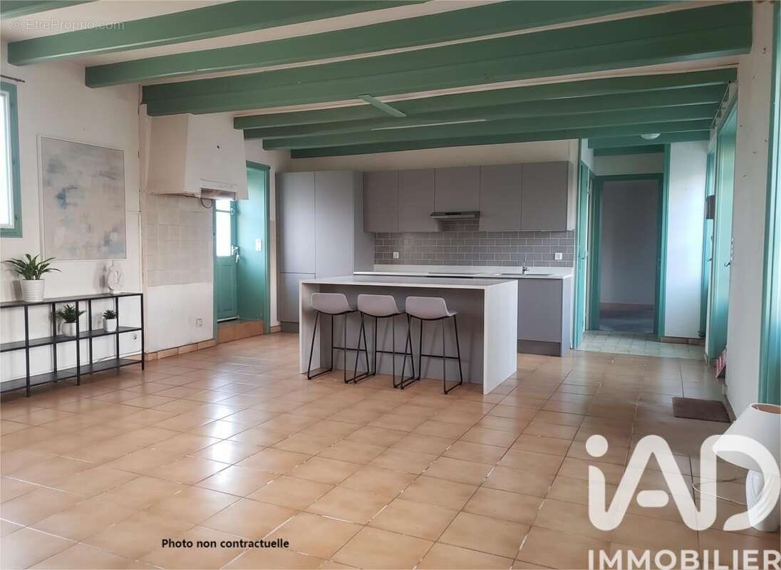 Maison 155 m² à Genouille  - photo 4
