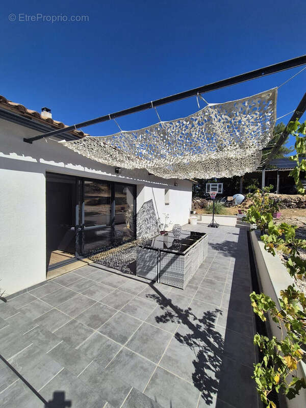 Maison 163 m² à Rians  - photo 2