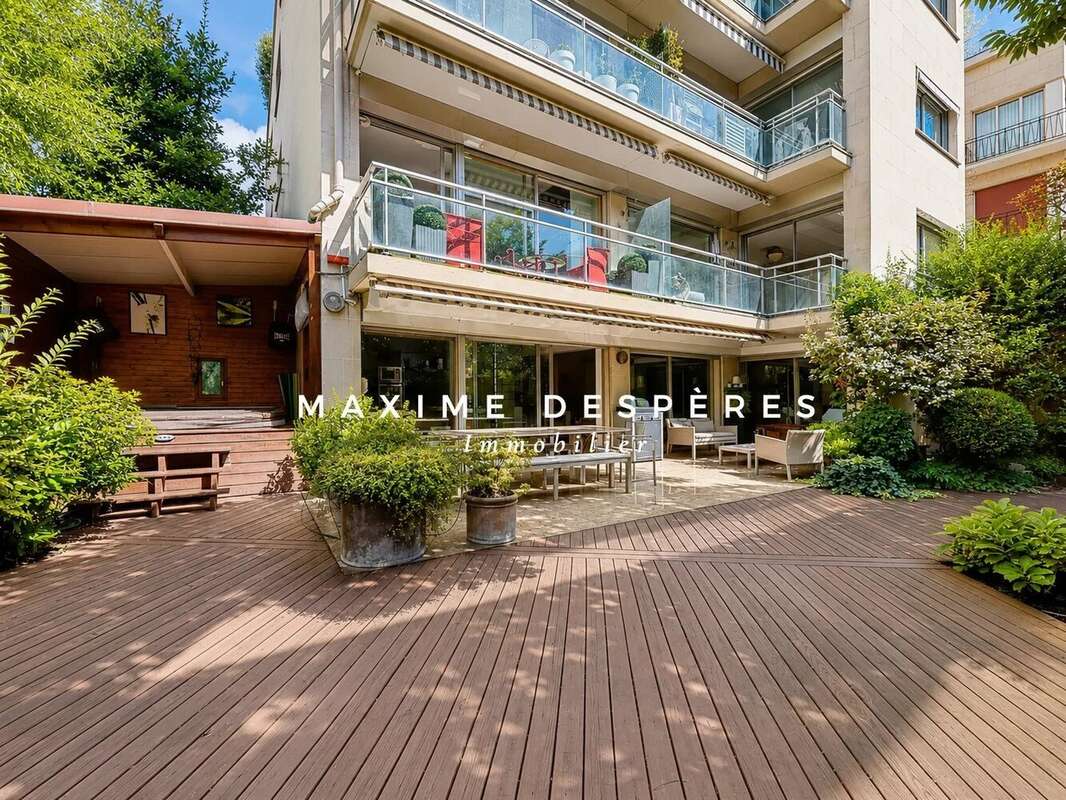 Appartement à NEUILLY-SUR-SEINE