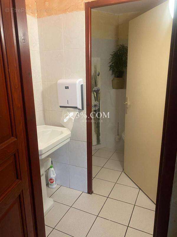 Commerce à SAINT-ROMAIN-DE-LERPS