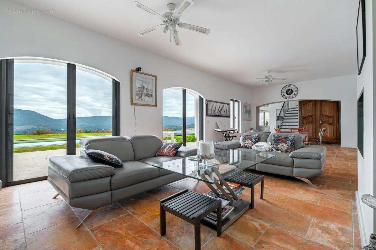 Maison à PLAN-DE-LA-TOUR