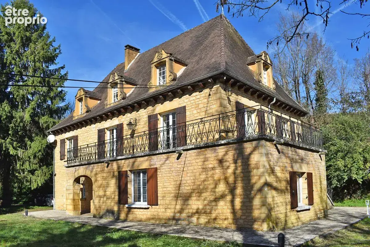 Maison de caractère à Sarlat avec appartement de 200 m2 - photo 3