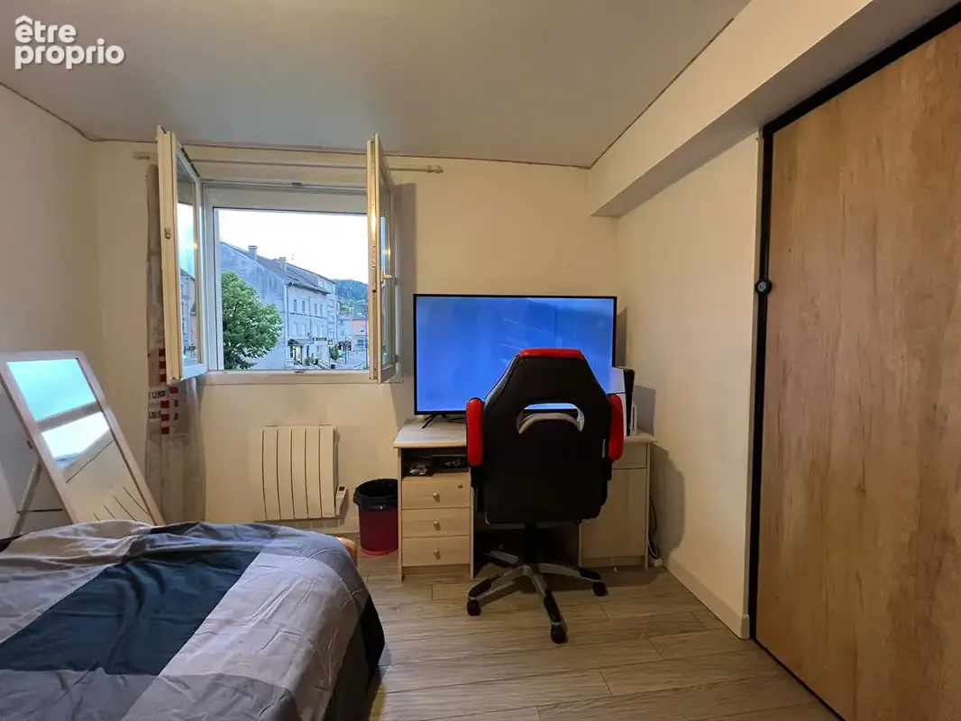 A vendre - appartement T4 de 134.75 m²  au centre-ville d'Oyonnax - photo 7