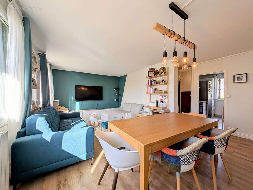 Appartement 5 pièces de 80 M² avec Cave et parking extérieur - LE MESNIL LE ROI - photo 2