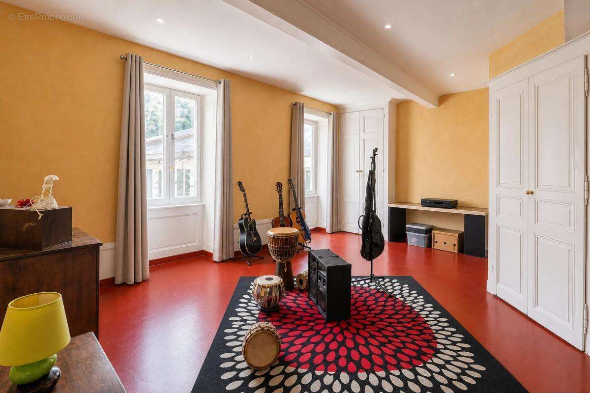 Maison à COURZIEU