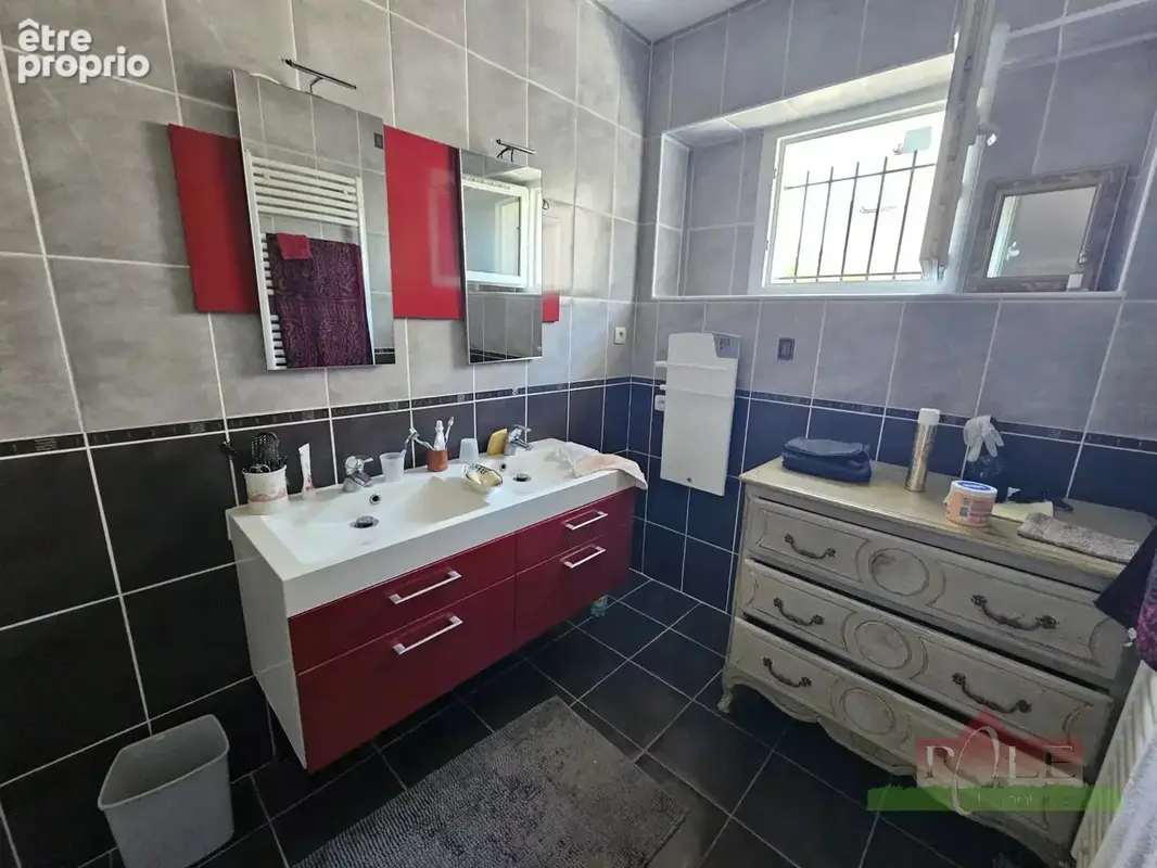 VIENNE, Appartement T4 de 116m² avec terrasse de 15 m² et  2 pkgs. et - photo 9