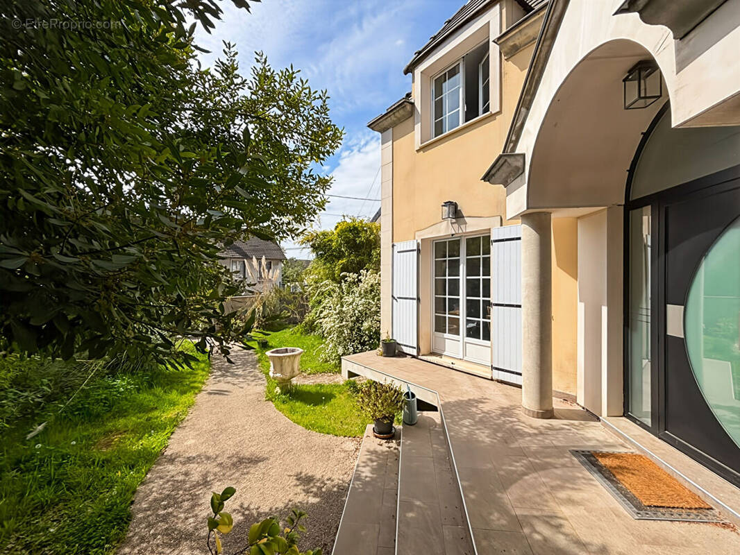 Maison à BIEVRES