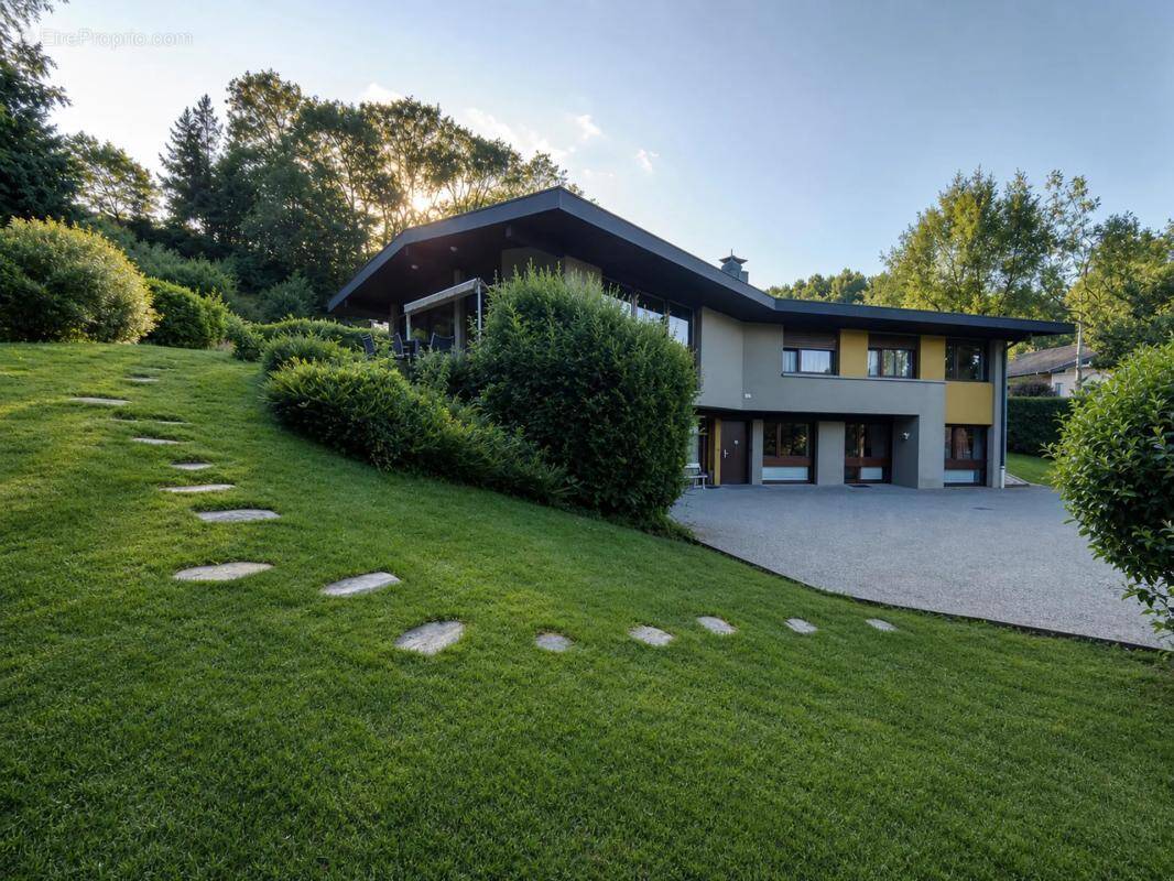 Maison d'architecte 7 pièces de 190 m² à Alby-sur-Chéran - photo 1