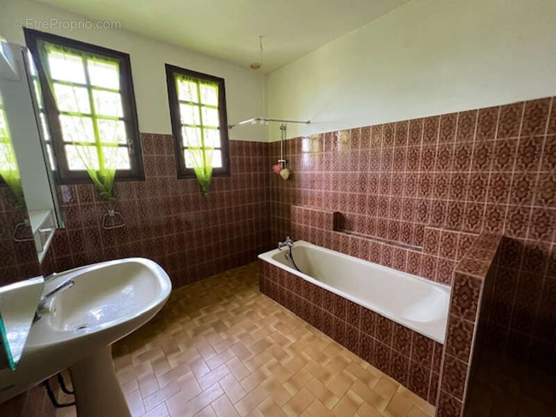 Aiguillon - Maison sur sous-sol des années 80 spacieuse - photo 11