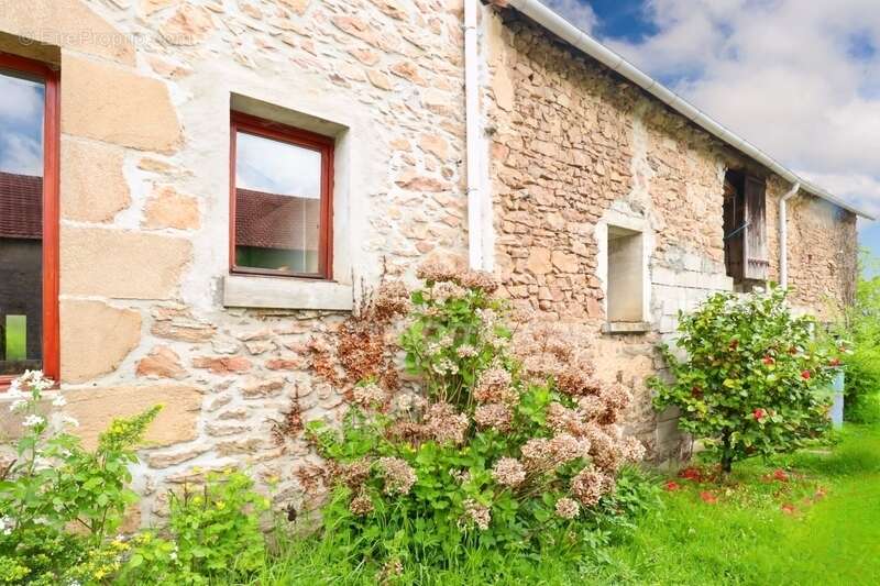 Maison à SAINT-HILAIRE-LA-TREILLE