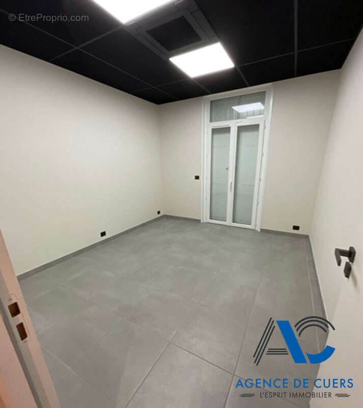 Commerce à CARQUEIRANNE