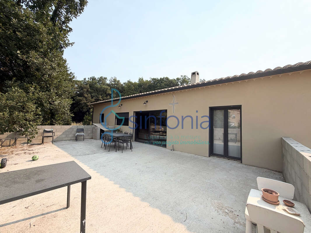 Superbe villa récente 145 m2 de plain-pied proche Uzes avec jardin et piscine - photo 14