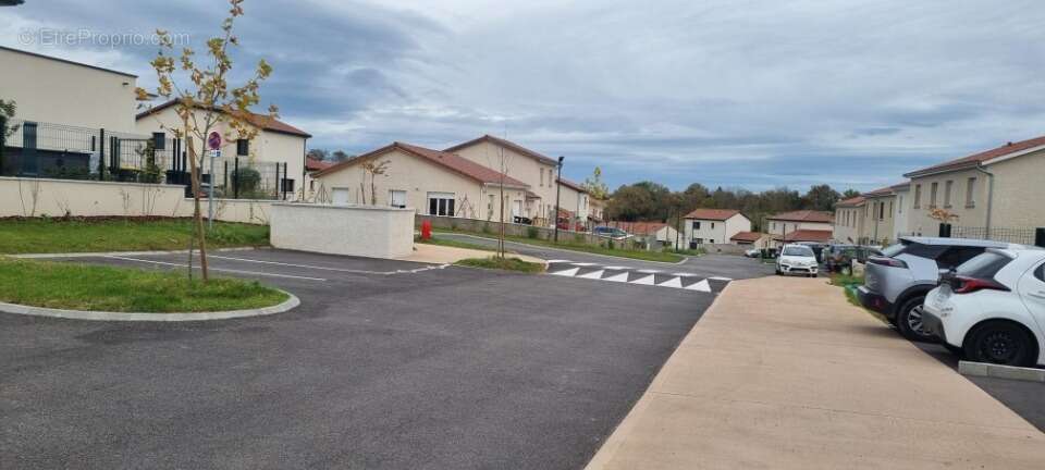 Terrain 430 m² à Saint-Jean-De-Thurigneux  - photo 2