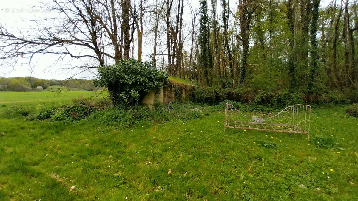 SOUS-OFFRE ! Maison de 2 chambres sur 8000m2 de terrain au calme et sans vis à vis dans le Périgord Vert. - photo 11