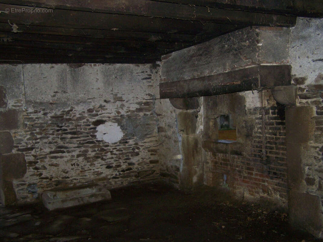 Maison à NOUZERINES