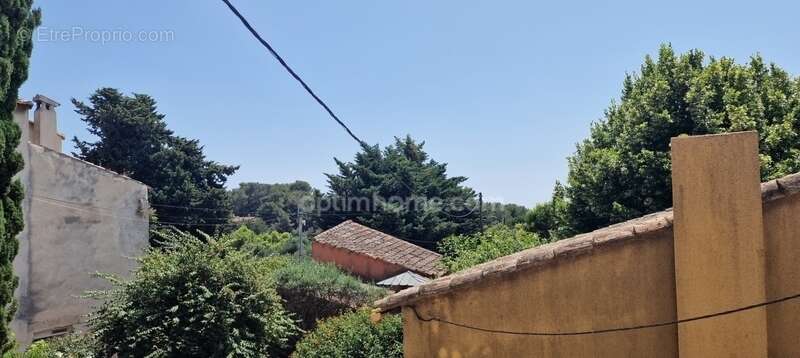 Maison à SAINT-MITRE-LES-REMPARTS