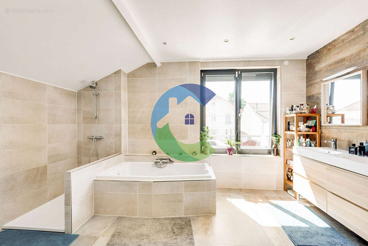 Maison à SAULX-LES-CHARTREUX