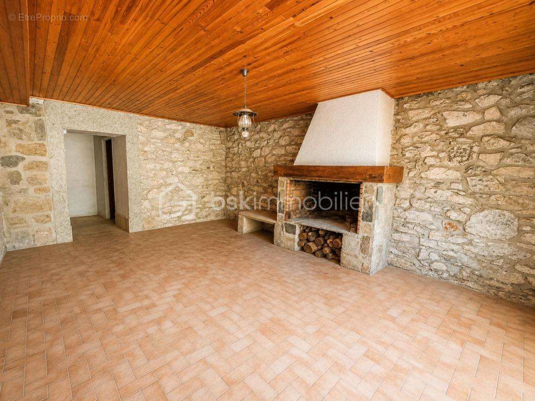 Maison de village avec terrain - terrasse et grand garage - photo 7