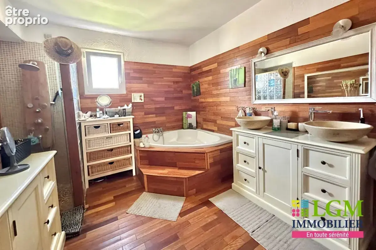 GARONS - Spacieuse maison avec piscine - photo 10