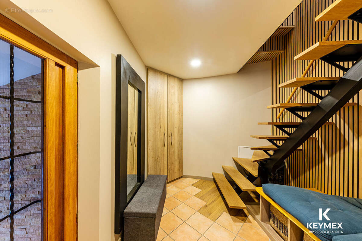 Maison  4 pièces 99 M²  et 110 m² utile ,3 chambres ,cour de 40 M² vue  sur les champs - photo 3