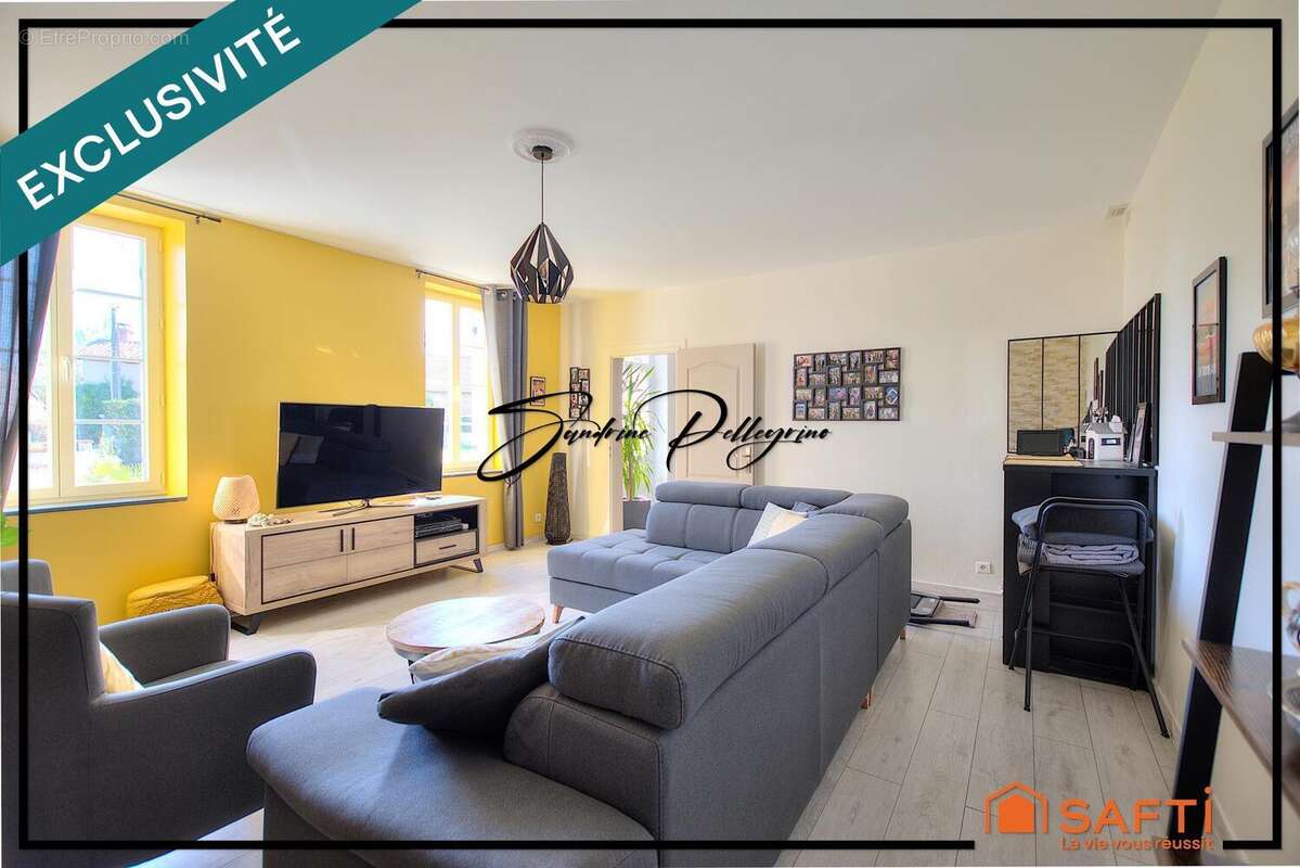 Maison 460 m² à Saint-Martin-De-Coux  - photo 6