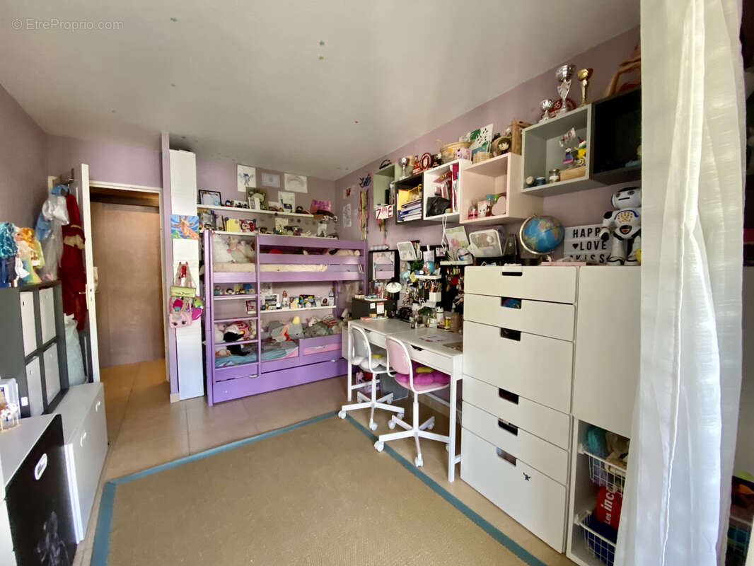 Appartement à SAINT-LAURENT-DU-VAR