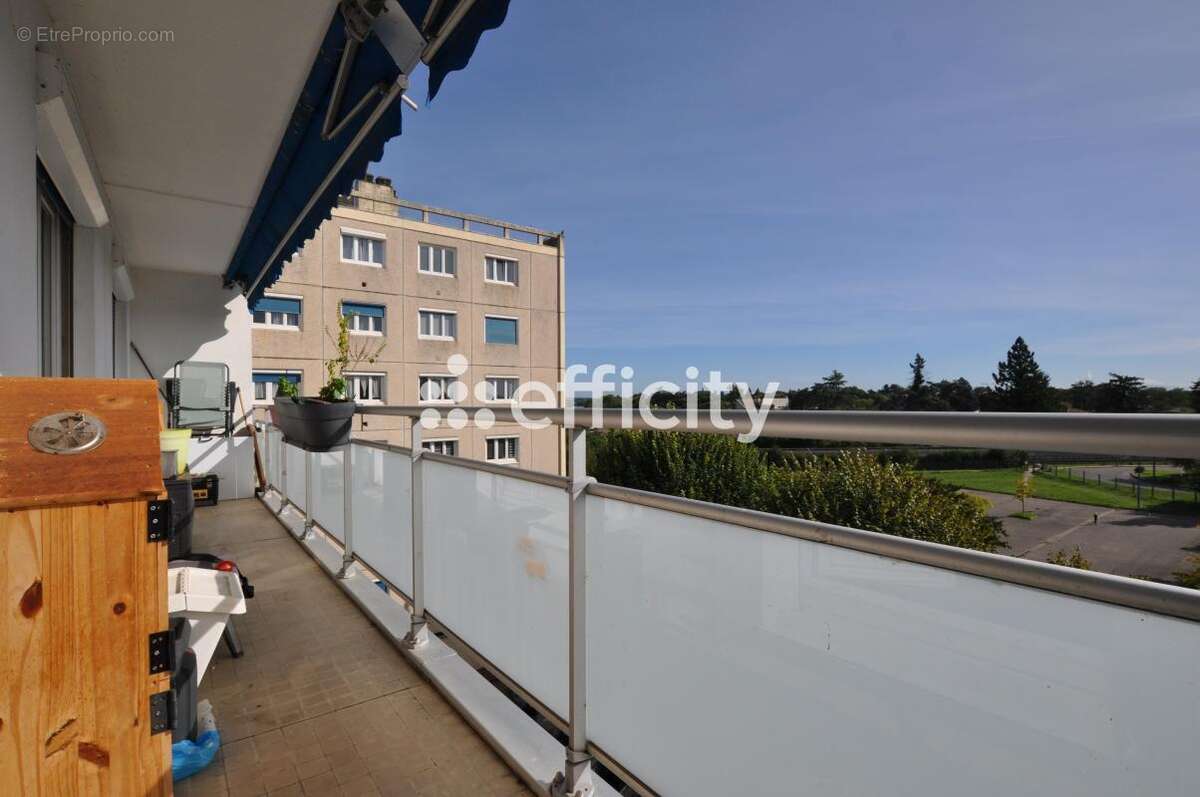 Appartement à DECINES-CHARPIEU