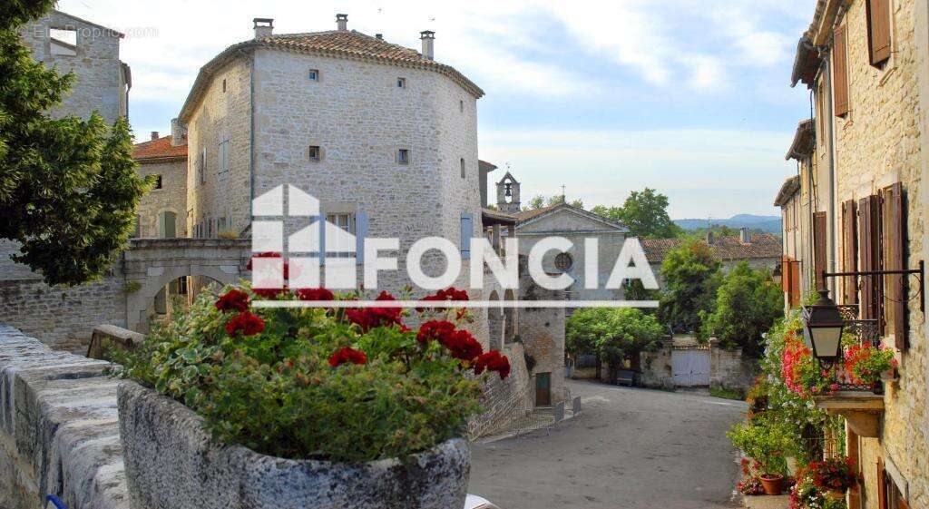 Appartement à BARJAC