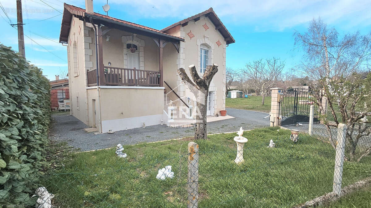 Maison à SAINT-FRONT-DE-PRADOUX