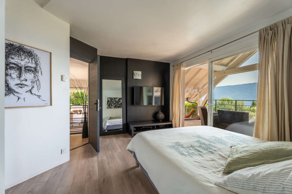 Hauteurs AIX LES BAINS - Villa familiale : panoramique sur le lac - piscine et jardin - photo 10