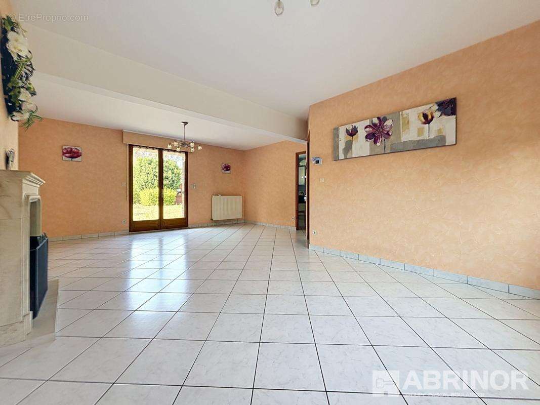 Maison individuelle en briques bâtie sur 697 m² - photo 12