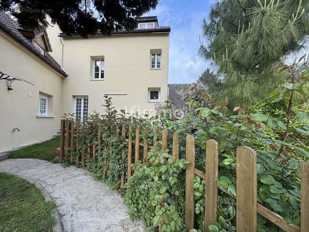 Maison à VILLENEUVE-SOUS-DAMMARTIN