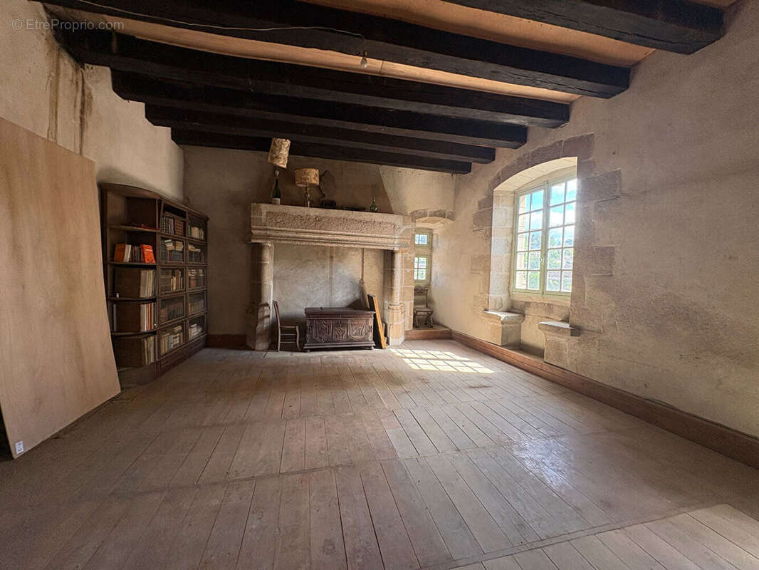 Maison à EYMOUTIERS