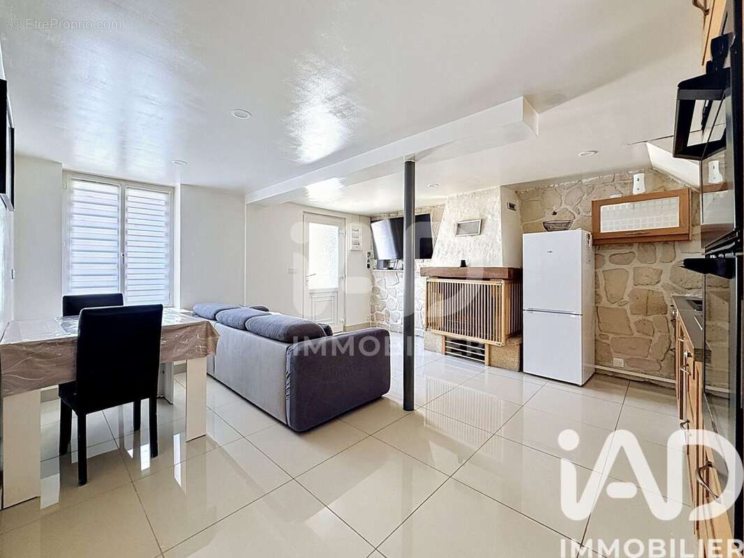 Photo 2 - Maison à VEMARS
