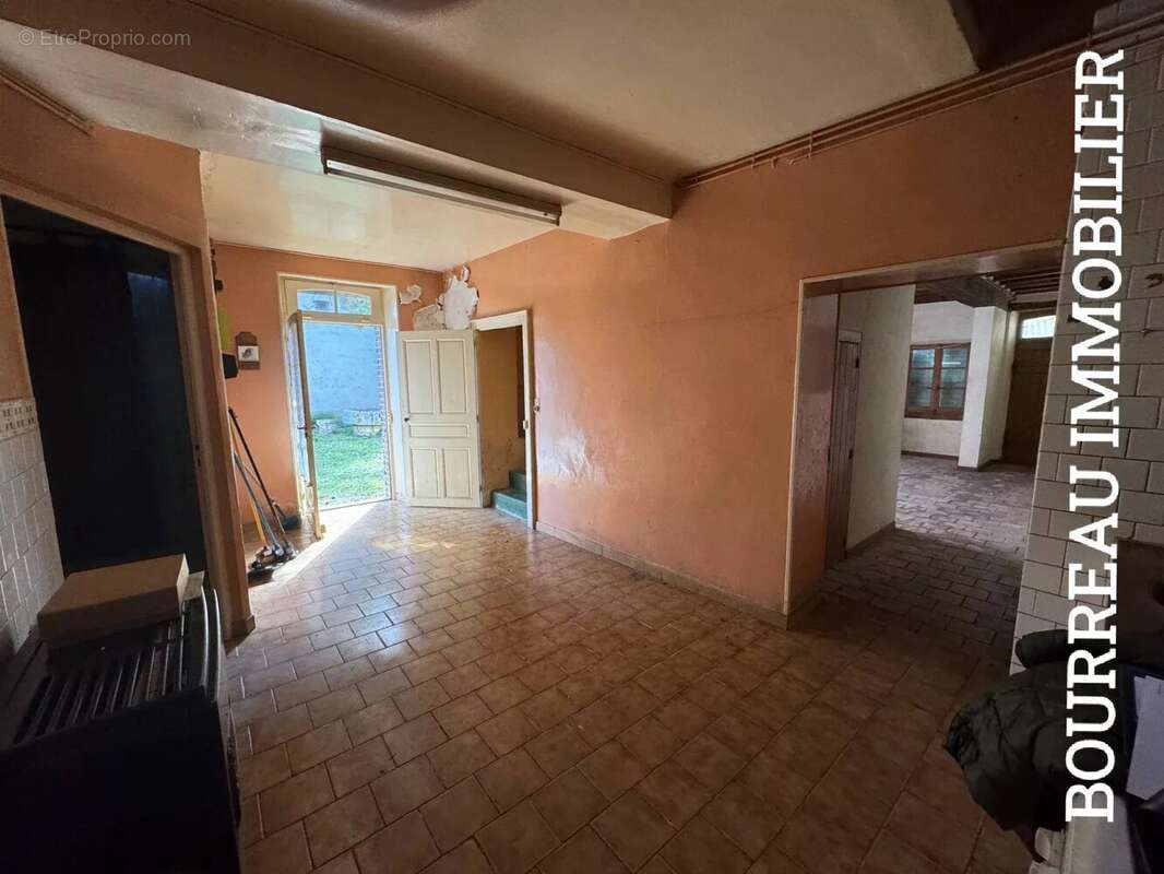 Maison à LA CELLE-SAINT-CYR