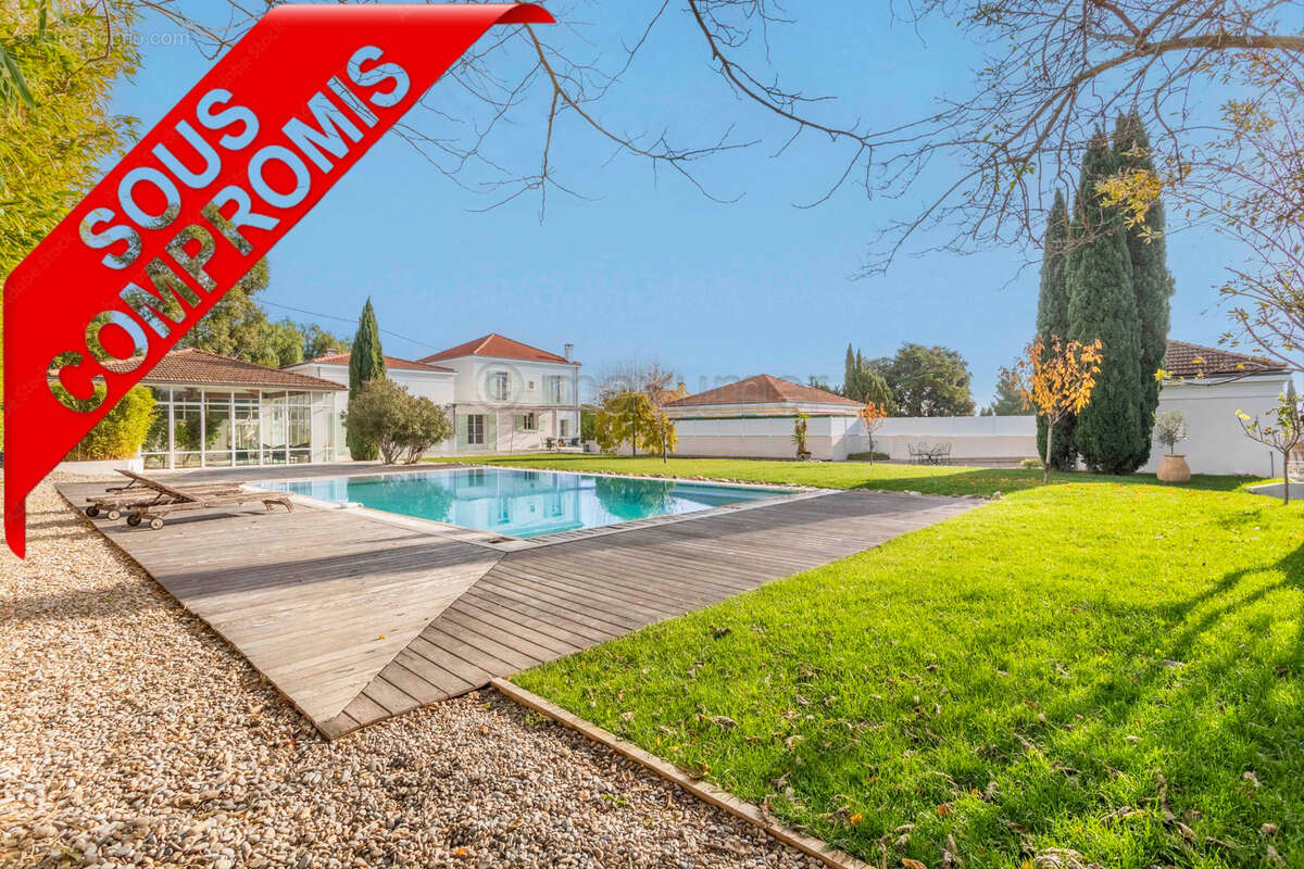 VILLA T6 + studio Ind. + piscine 13013 Marseille Chateau Gombert - Maison à MARSEILLE-13E