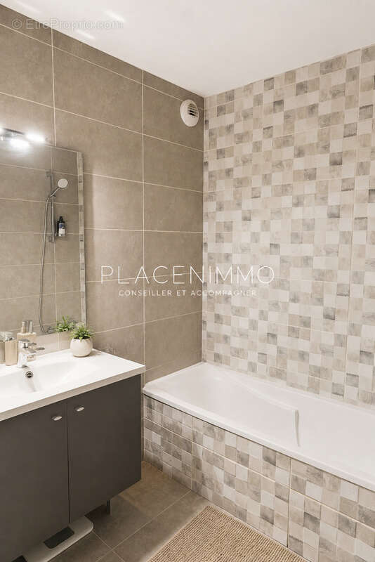 Appartement à CHARBONNIERES-LES-BAINS