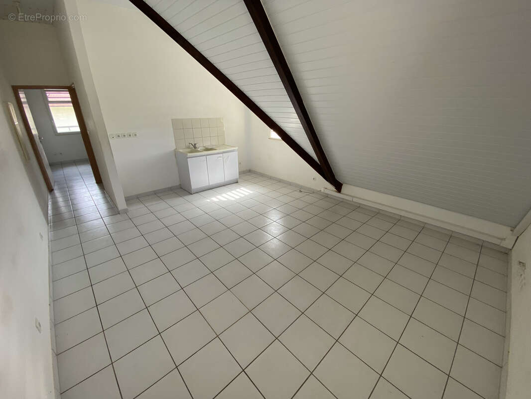 Appartement à REMIRE-MONTJOLY