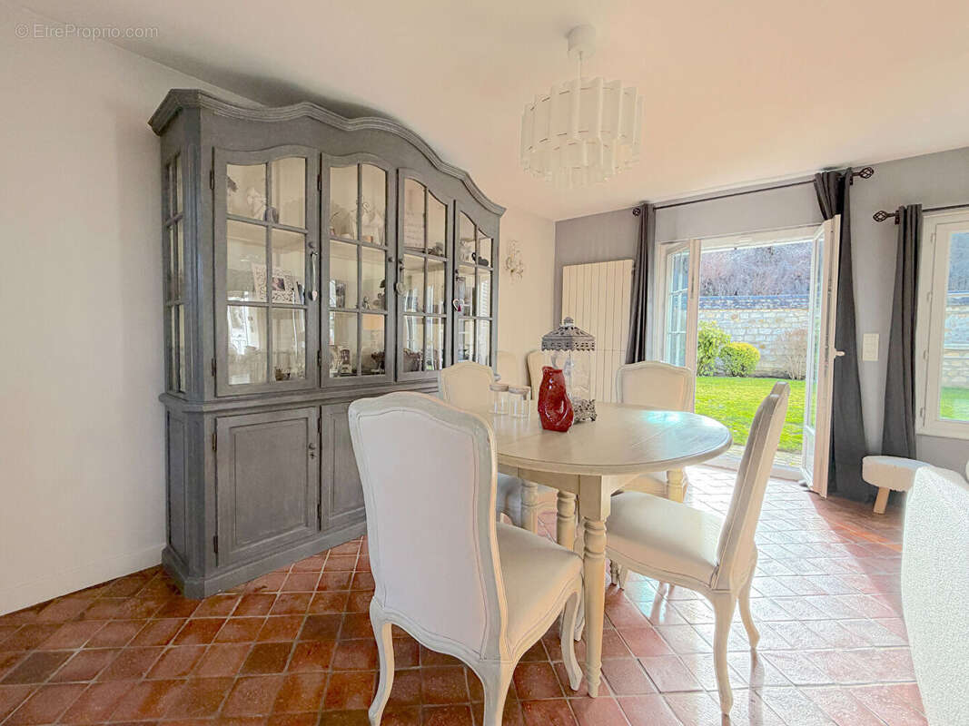 Maison à VALLANGOUJARD