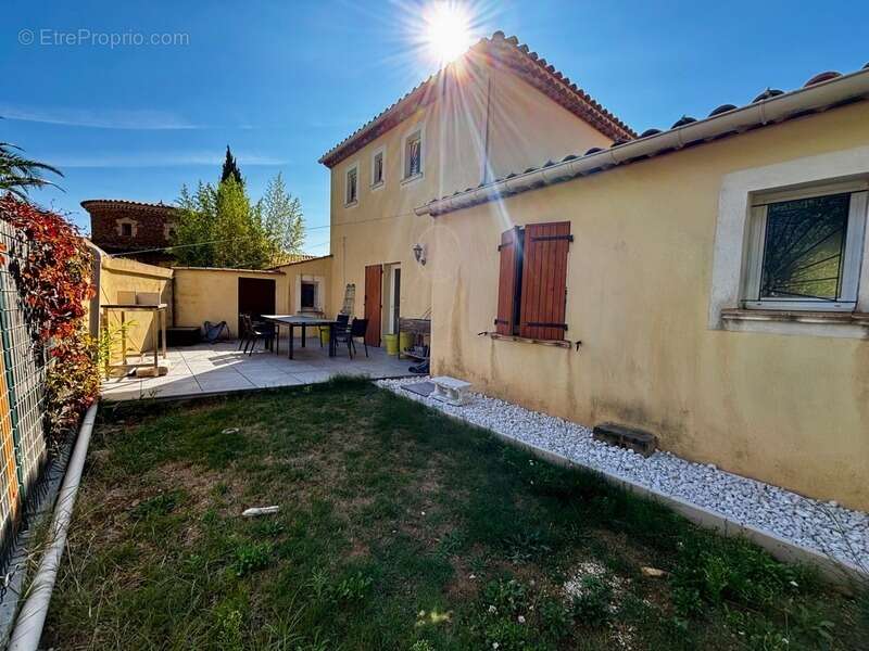 Maison à LE REVEST-LES-EAUX