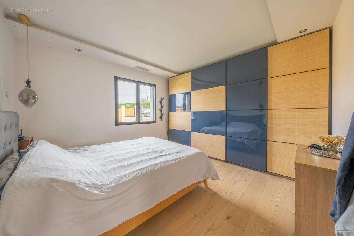 Maison à AMBARES-ET-LAGRAVE