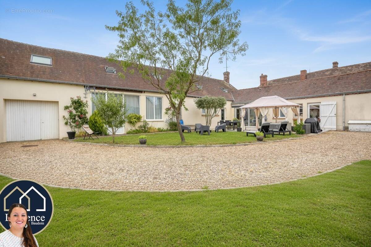 Maison à TREMBLAY-LES-VILLAGES