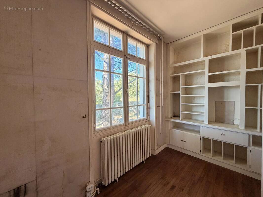 Maison de ville avec garage et beau potentiel au cœur de Ruffec - photo 8