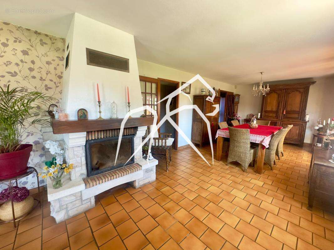 Maison à LA NEUVILLE-CHANT-D'OISEL