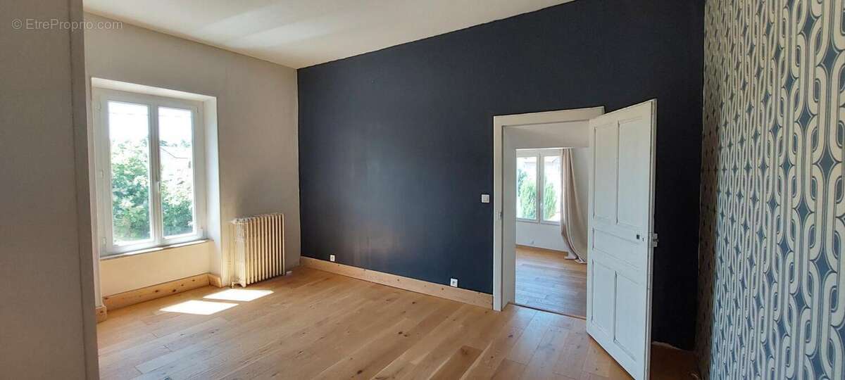 Maison 160 m² à Viriville  - photo 9