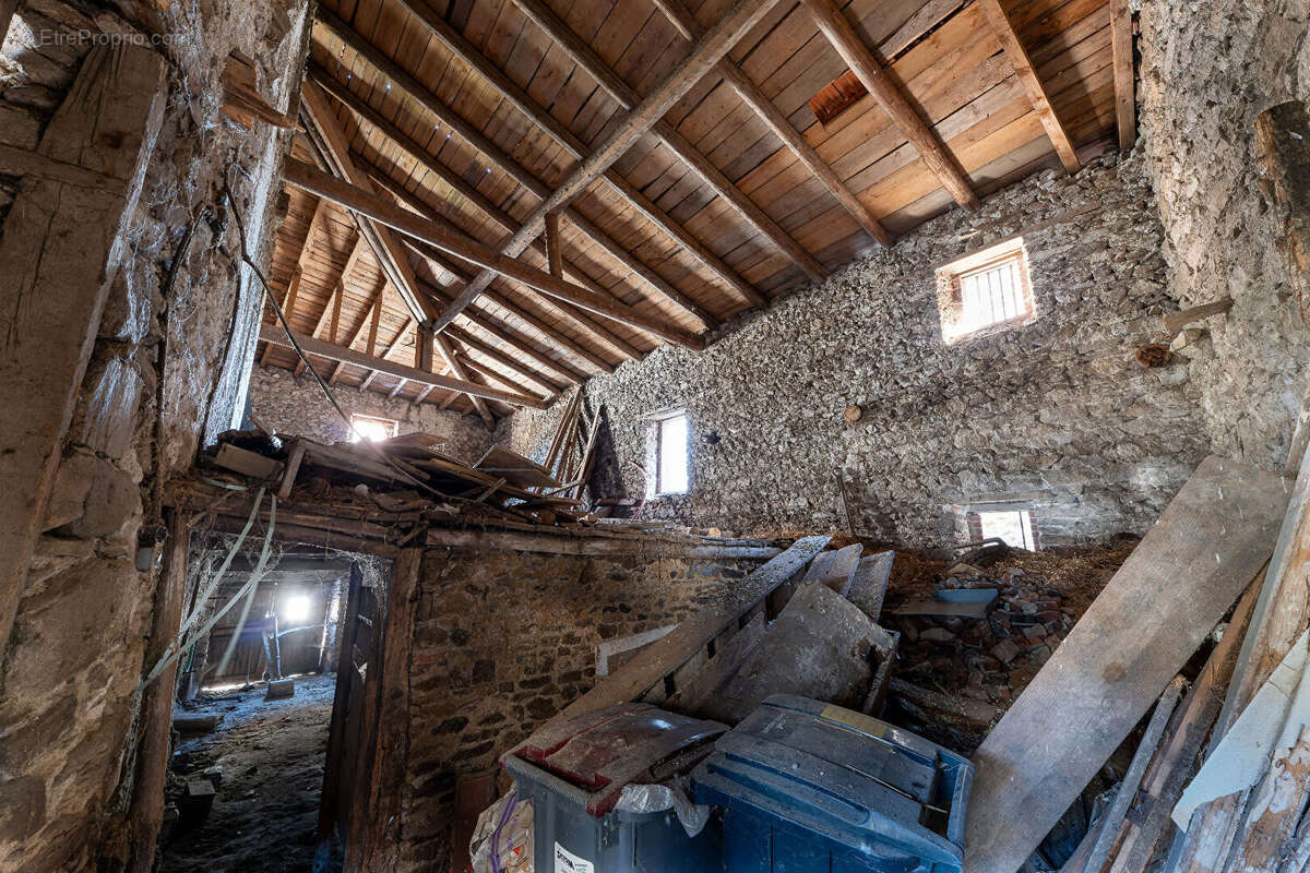Corps de ferme Champagnac Le Vieux 160 m2 - photo 16