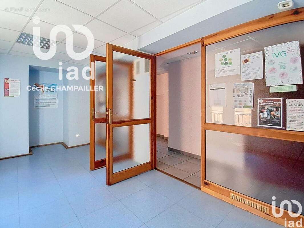 Photo 4 - Commerce à PELUSSIN