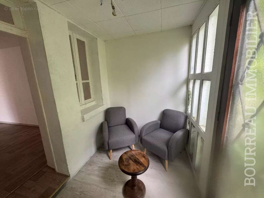 Appartement à LA CELLE-SAINT-CYR